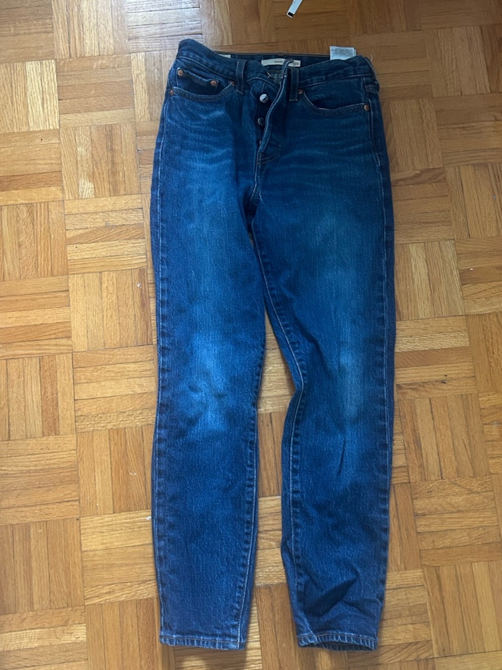 Levi's High-Rise Jeans in Dark Blue Wash Button Up